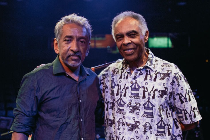 Veja momentos em que as artes de Caetano Veloso, Gilberto Gil e do maestro Letieres Leite se interligam