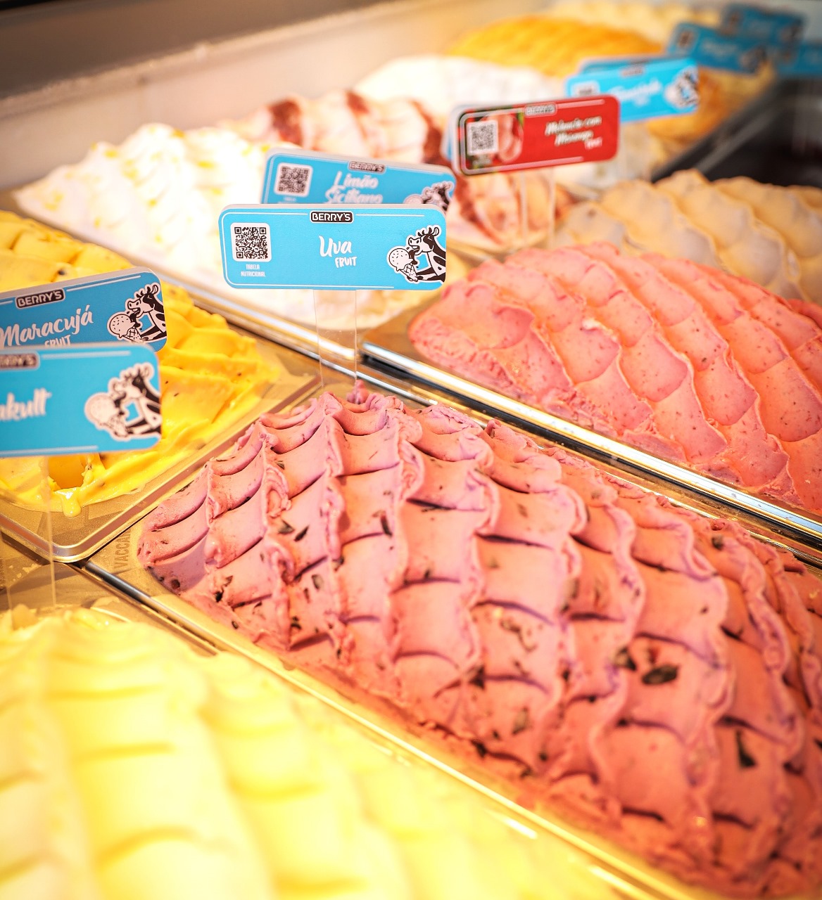 Berry’s inaugura loja temática na Pituba com mais de 50 sabores de sorvete em formato self-service