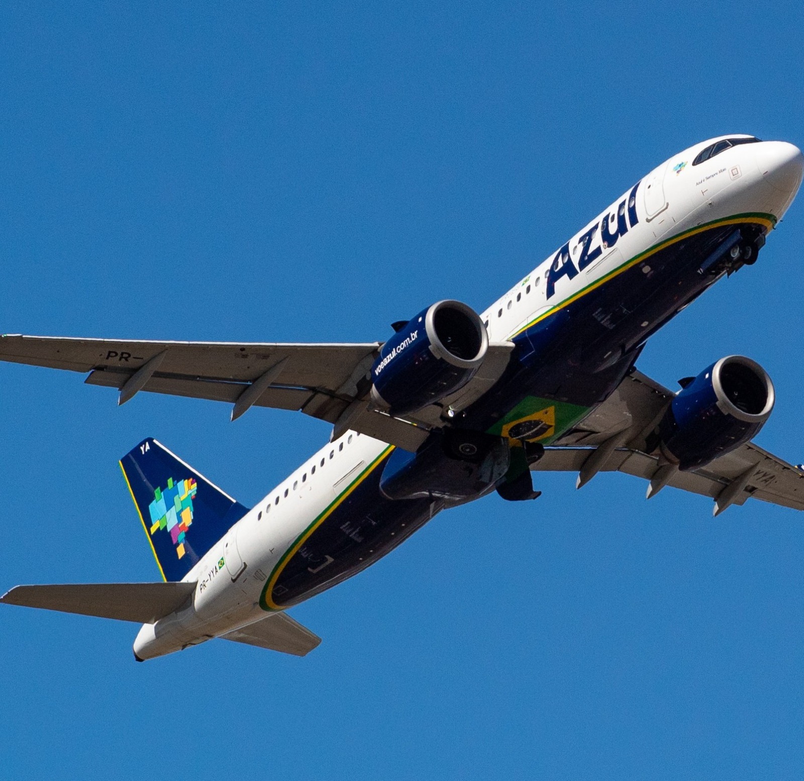 Companhia aérea brasileira tem avião temático para as festas juninas