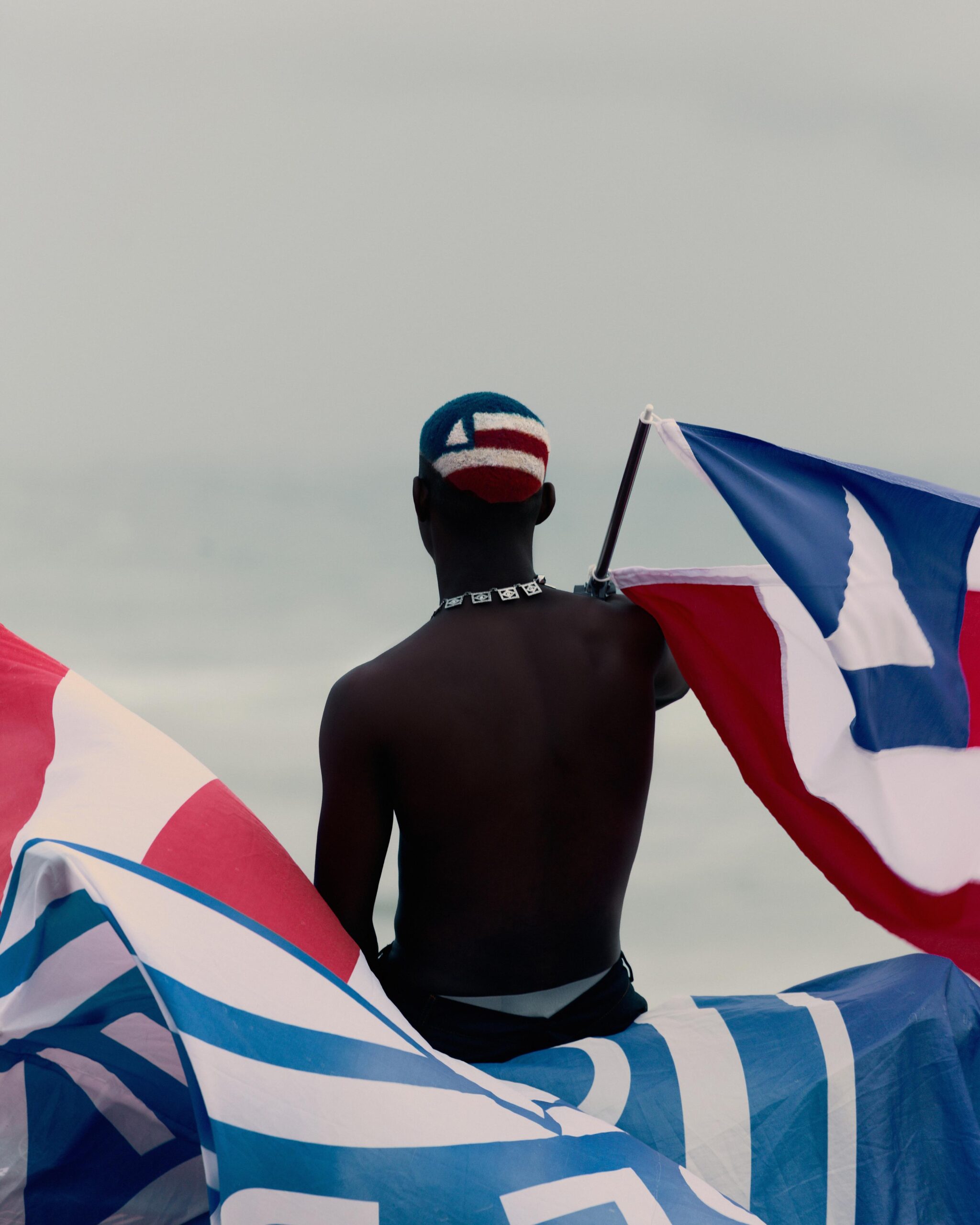 Dendezeiro e Neyzona se juntam em editorial que celebra o 2 de Julho, data magna da Bahia