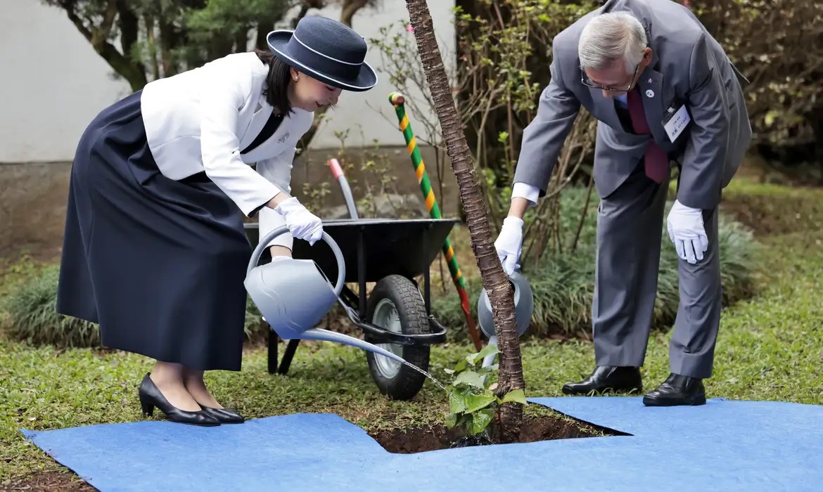 Princesa Kako, da família imperial do Japão, chega ao Brasil