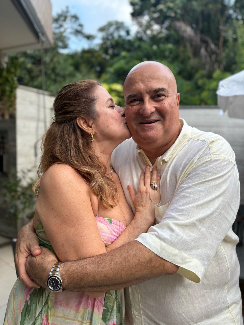 Denise Martinelli assina comemoração do aniversário de João Maia em Salvador