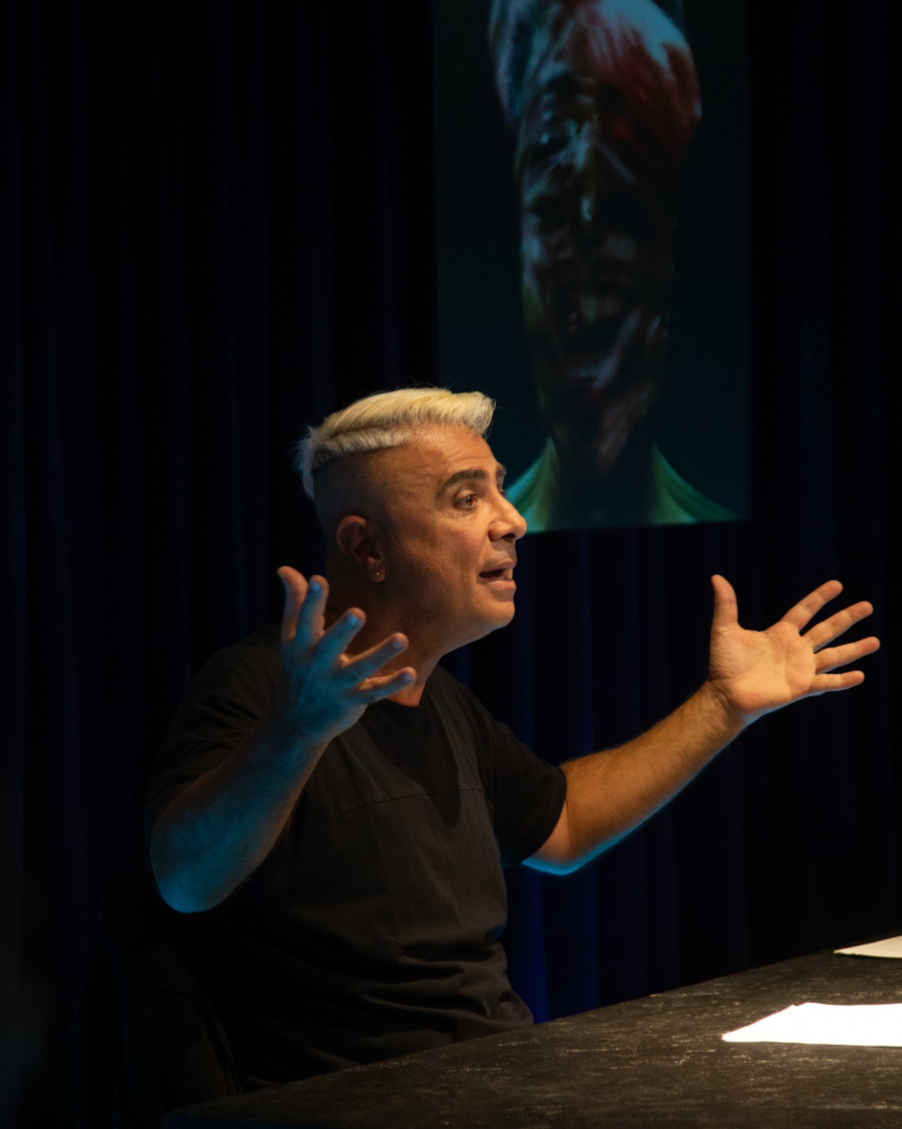 Fause Haten lança livro e reestreia espetáculo solo em Salvador