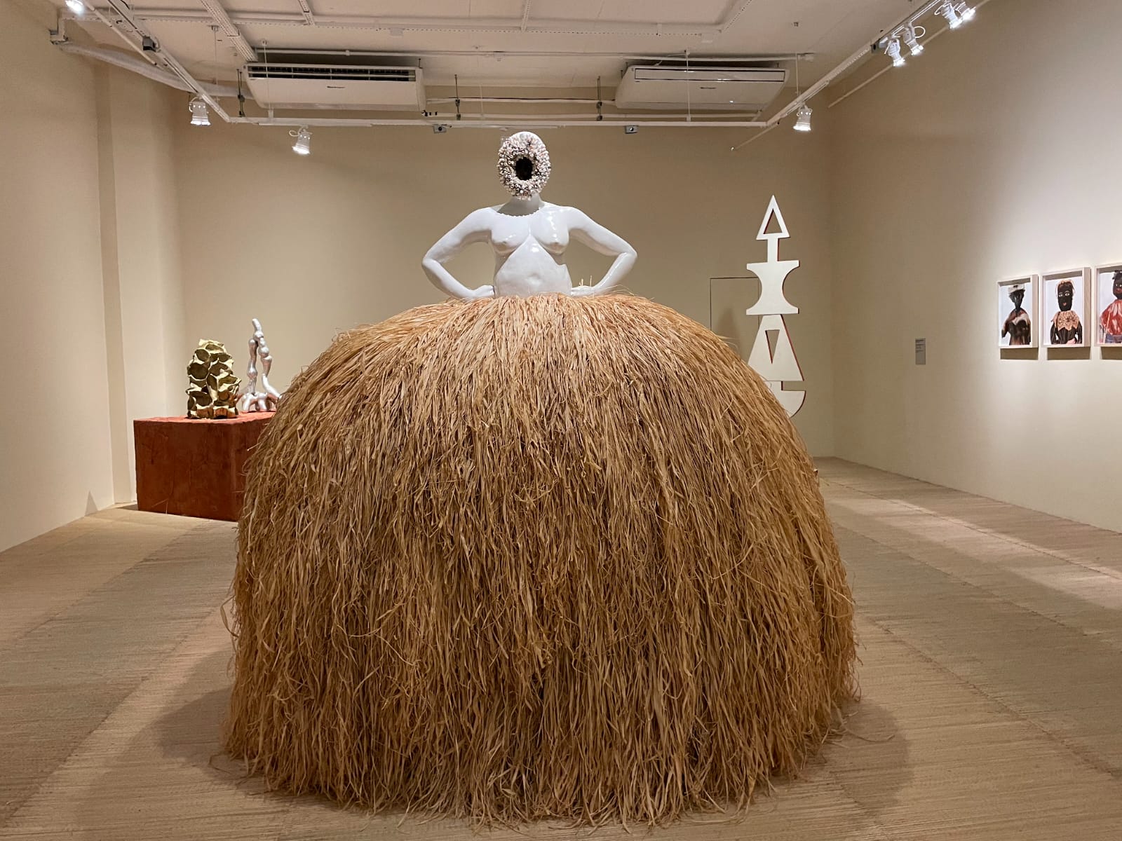 Exposição no Muncab reúne artistas do Brasil e dos Estados Unidos em diálogo afrodiaspórico