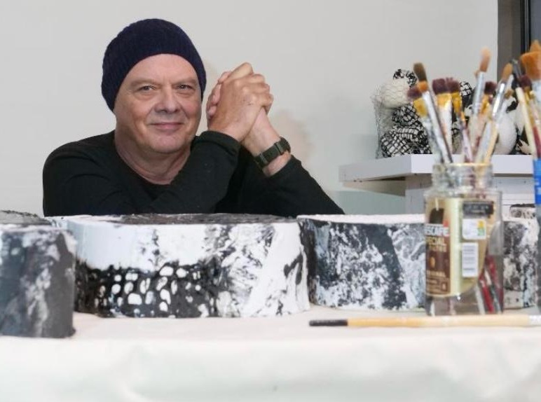 Radicado em Nova York o artista Marcelo Kruschewsky traz nova exposição para Bahia