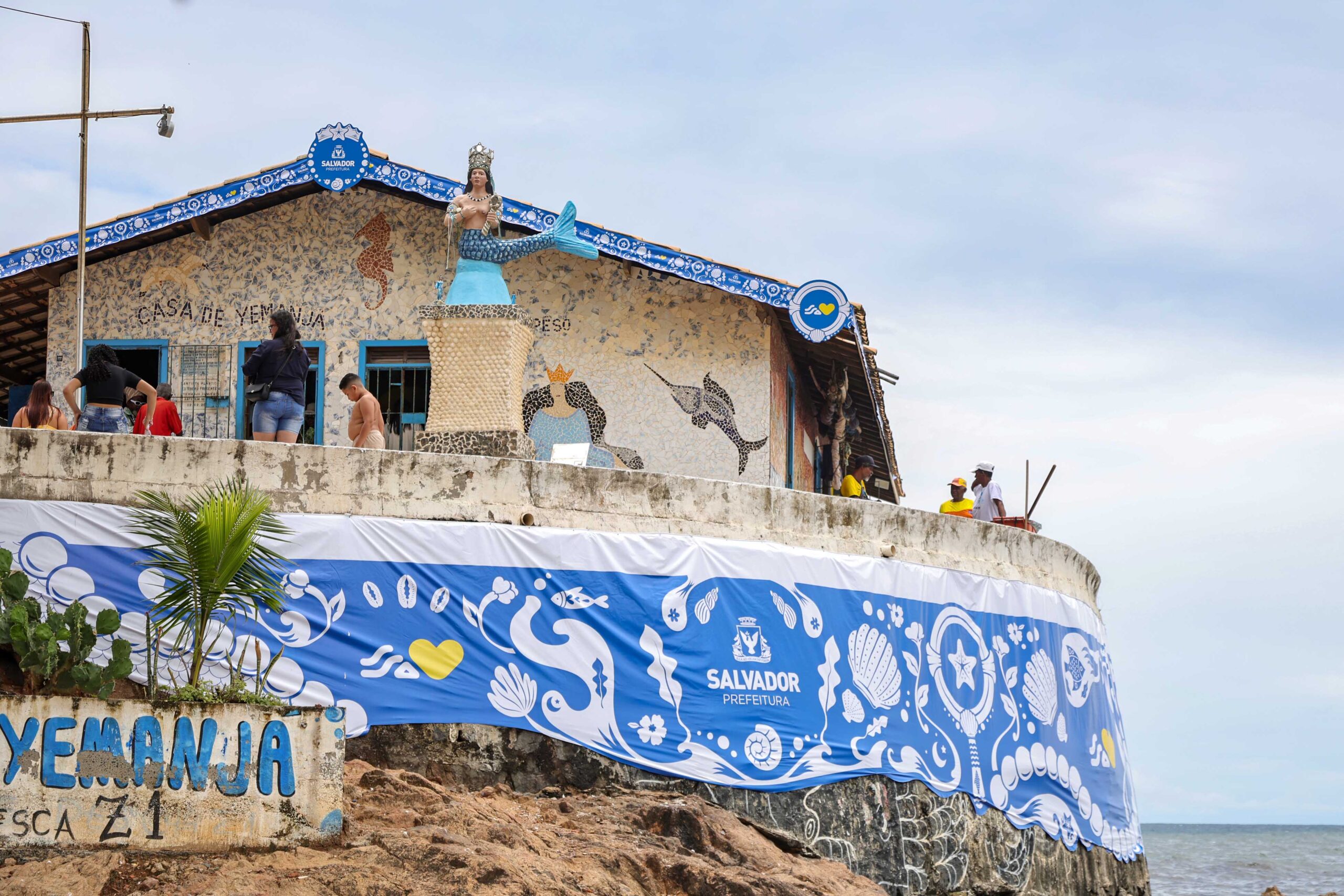 Festa de Iemanjá transforma o Rio Vermelho em mar de fé e tradição em Salvador