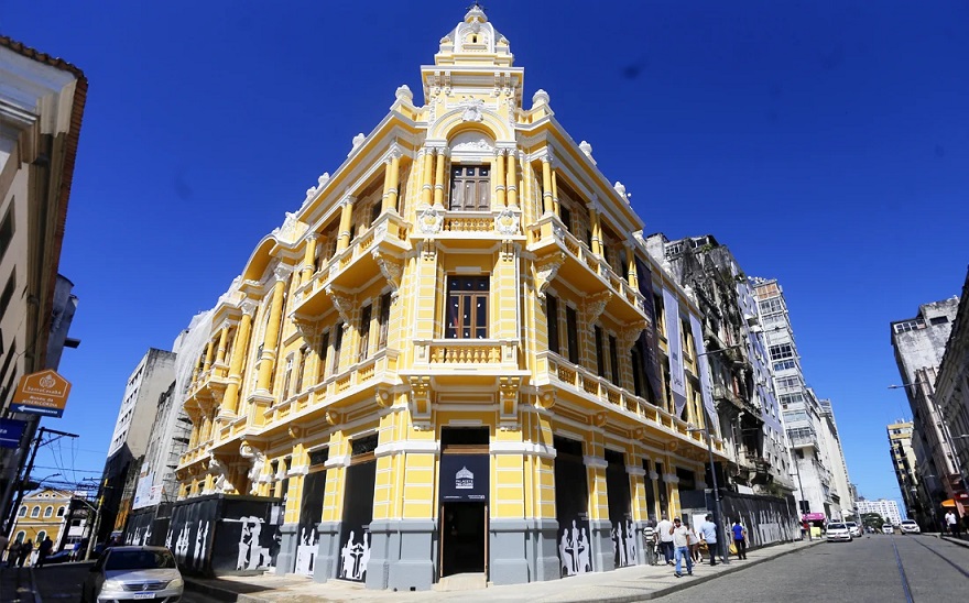 Palacete Tirachapéu ganha bar de vinhos
