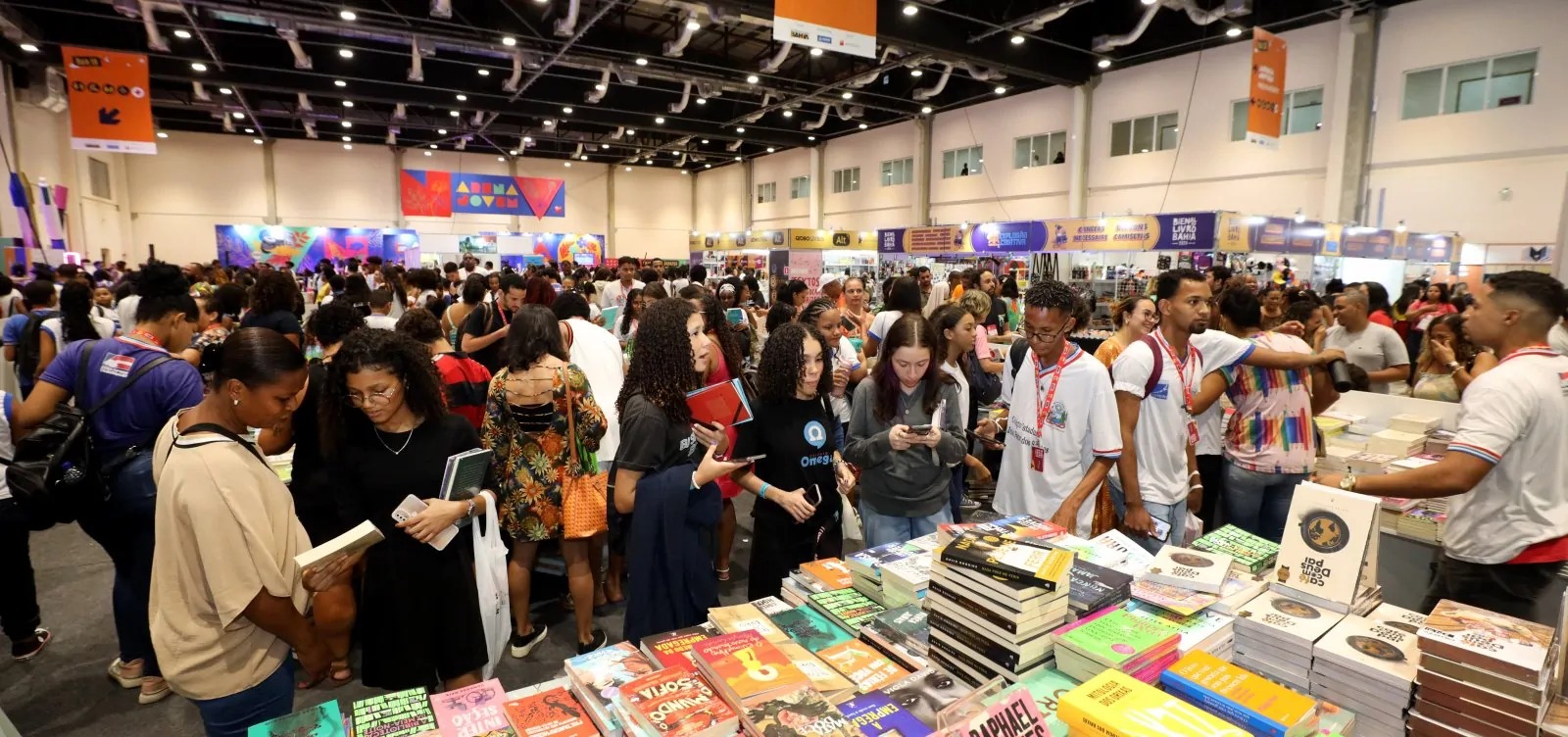 Bienal do Livro Bahia anuncia primeiros convidados da edição de 2026