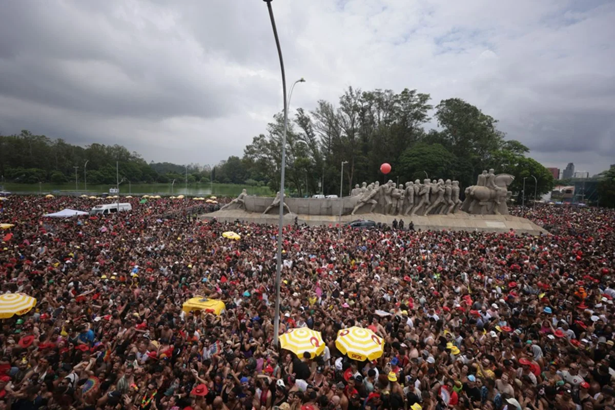 Ivete Sangalo estreia no Carnaval de SP com público recorde e alerta de segurança
