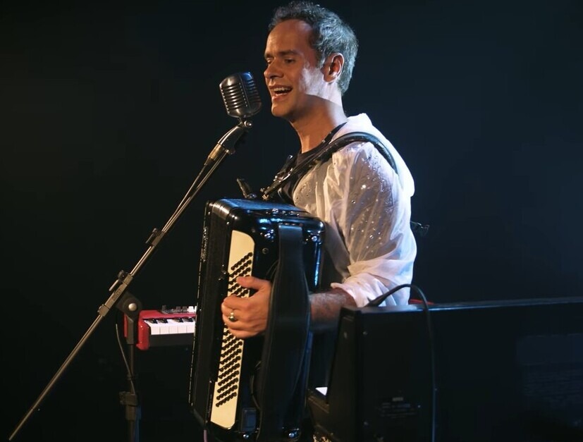 Marcelo Jeneci apresenta novo álbum em Salvador 