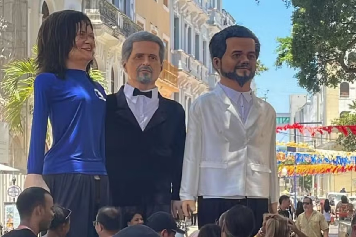 Wagner Moura e Kleber Mendonça Filho recebem homenagem no Carnaval de Olinda