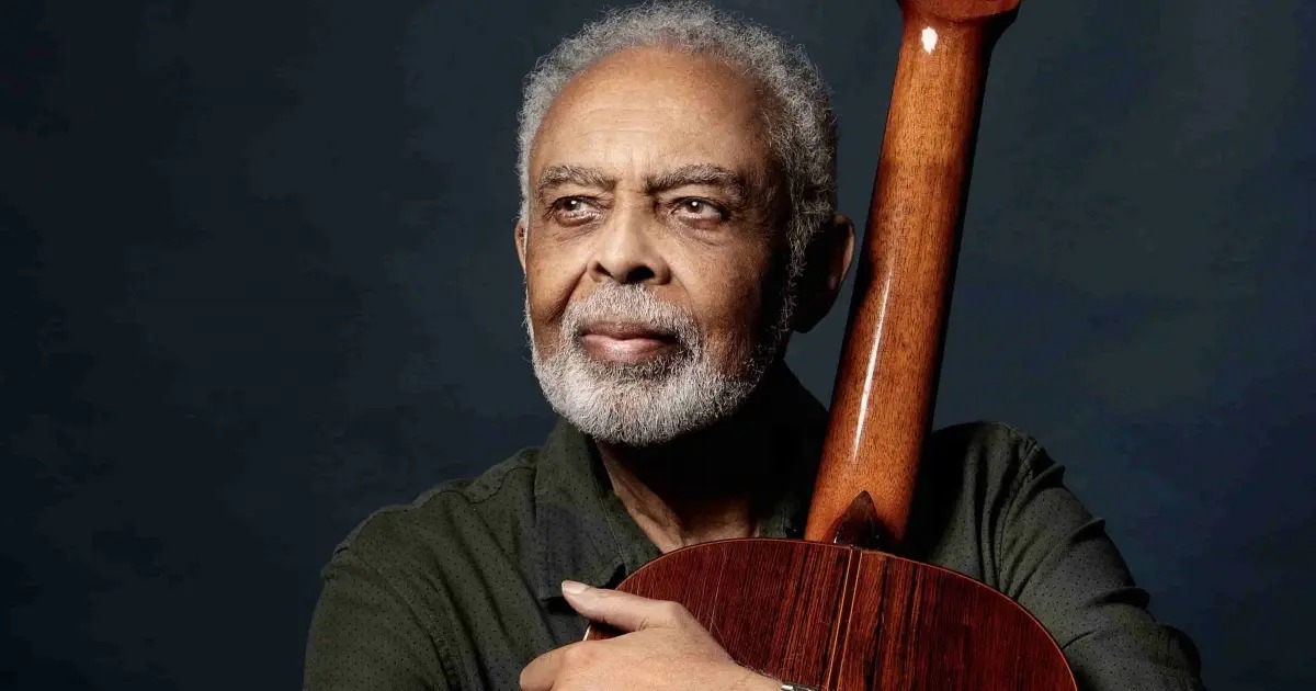 Gilberto Gil é convidado de ensaio dos Irmãos Macedo na Casa Rosa