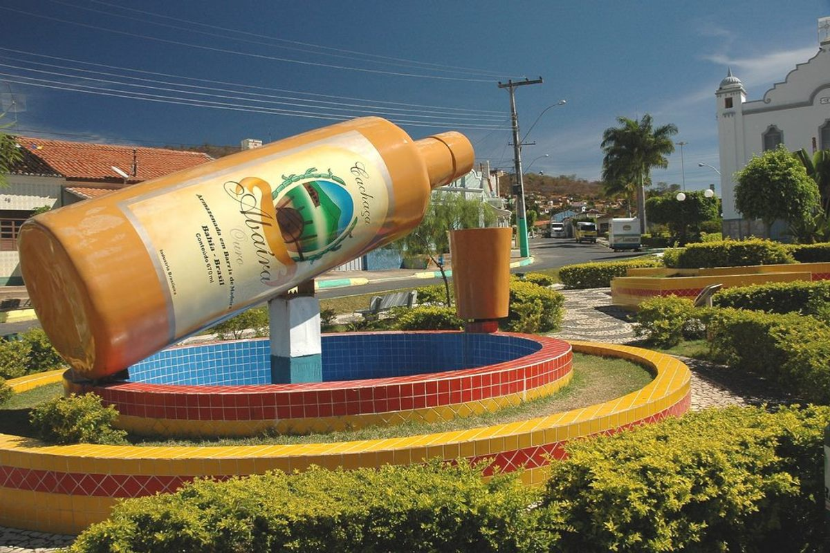 Conhecida pela cachaça artesanal, cidade de 7 mil habitantes tem a melhor qualidade de vida da Bahia