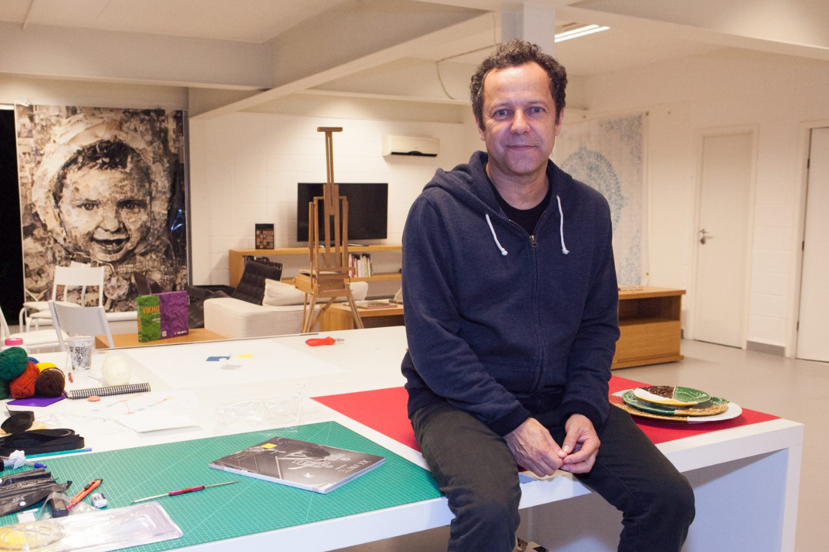 Santo Antônio Além do Carmo recebe mostra com obras inéditas de Vik Muniz