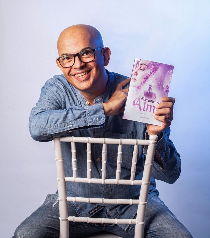 Roberto Pires lança Perfumes da Alma – Lives em Livro, um passeio filosófico pelas essências humanas