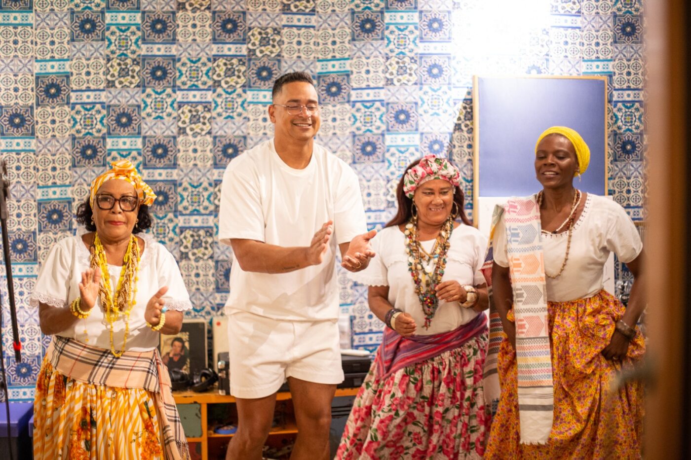 Xanddy participa do novo álbum das Ganhadeiras de Itapuã