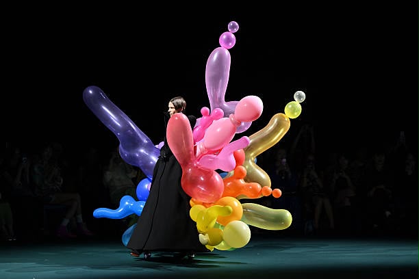 Coréografo baiano assina direção de movimento de desfile de Robert Wun em Paris