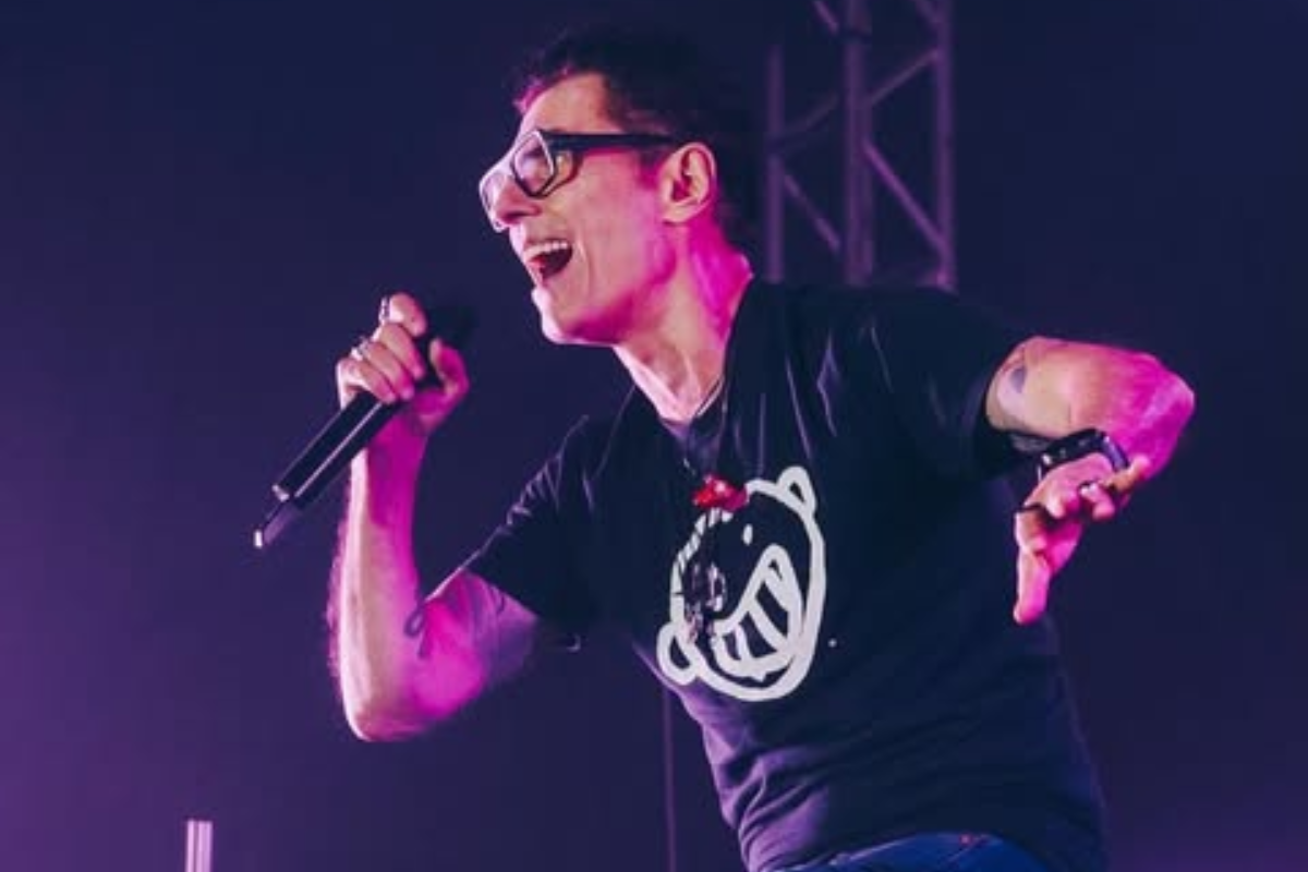 Dinho Ouro Preto faz show no Forum Praia do Forte