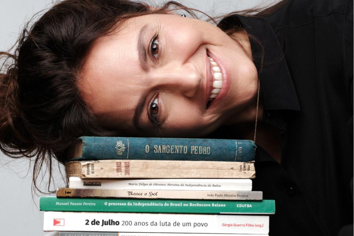 Manuela Dias lança livro sobre heroínas do 2 de Julho