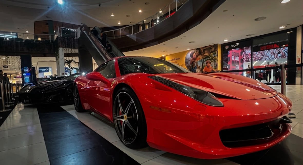 Exposição reúne clássicos e carros de luxo em Salvador