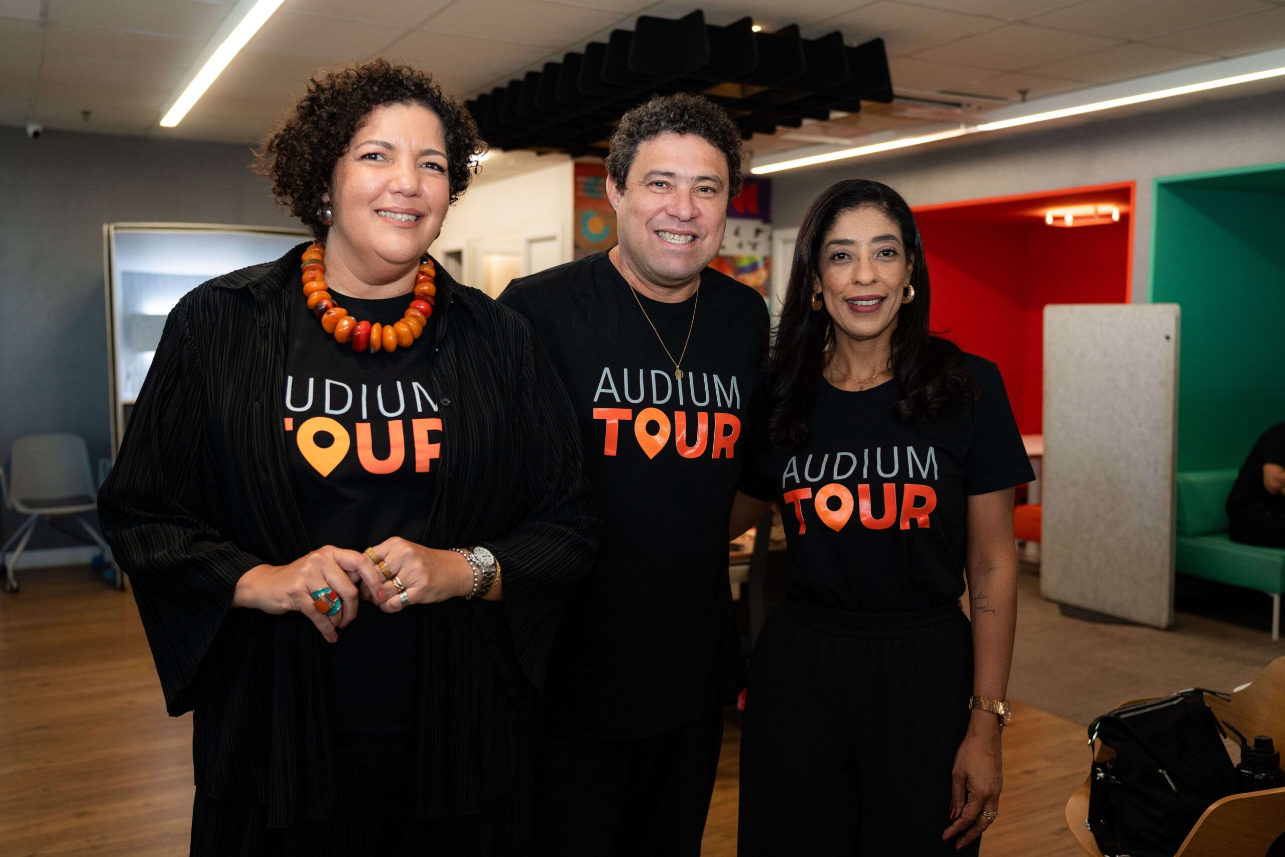 Débora Barretto, Marco Almeida e Cinthia Cruz