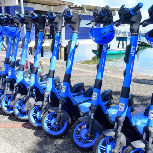 Serviço de patinetes elétricos é ampliado e chega em novos pontos de Salvador