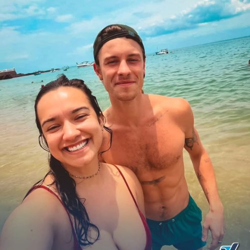 Shawn Mendes curte Salvador com anônimos e famosos
