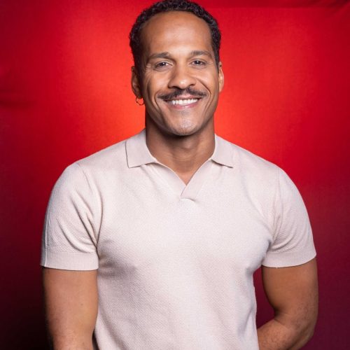 Ator baiano Amaurih Oliveira estreia “O Mercador de Veneza” com desafio duplo no palco