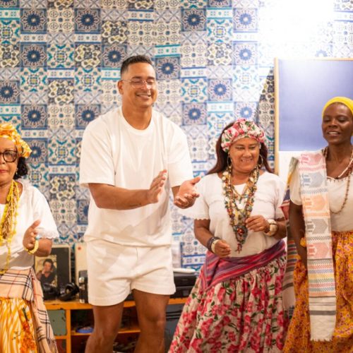 Xanddy participa do novo álbum das Ganhadeiras de Itapuã