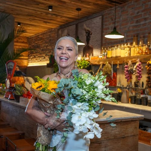 Astrid Fontenelle celebrou título de Cidadã Baiana concedido pela Alba com família e amigos