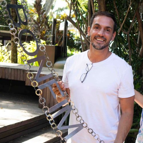 Carlos Rodeiro Joalheria celebra Dia das Mães com sorteio de obra exclusiva de Bruno Pamponet