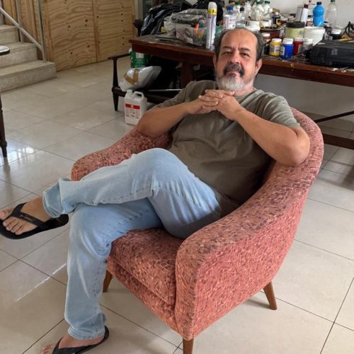 Artista plástico investe no mercado editorial