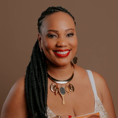 Educadora baiana estreia na literatura com contos ancestrais
