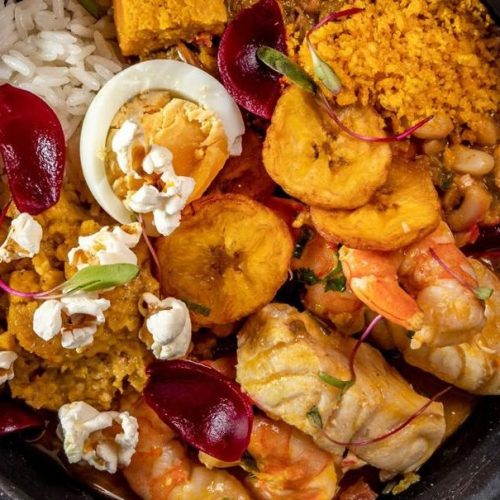 Restaurantes famosos celebram Cosme & Damião servindo Caruru neste final de semana