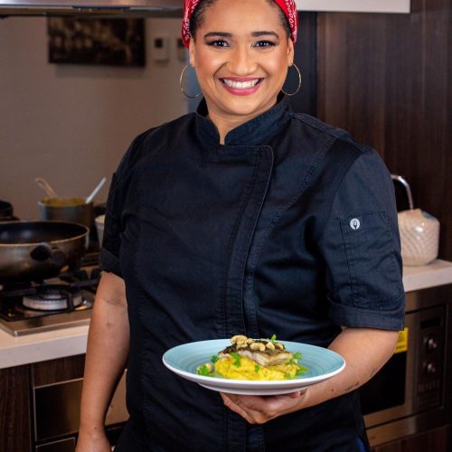 Chef Taty Albano chega a receber 400 pessoas por mês no seu restaurante Bahia e deve lançar uma linha de produtos no início do ano que vem (Foto reprodução)