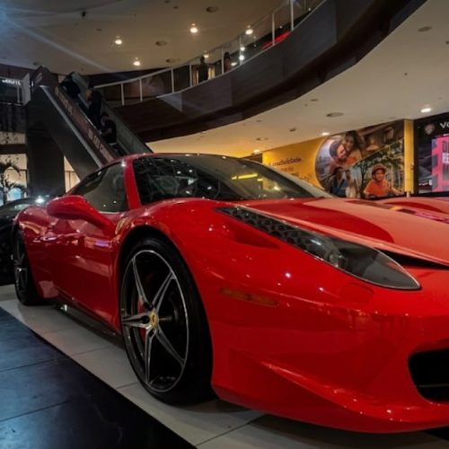 Exposição reúne clássicos e carros de luxo em Salvador