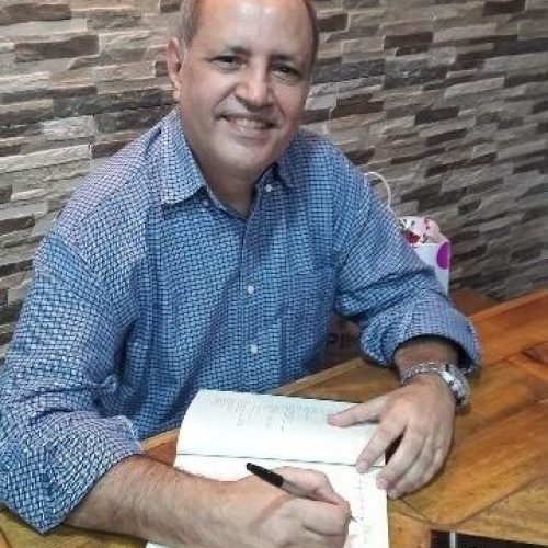 Décio Torres Cruz lança livro de crônicas na Academia de Letras da Bahia