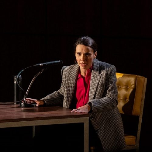 Com Débora Falabella, espetáculo Prima Facie inicia venda de ingressos nesta quinta