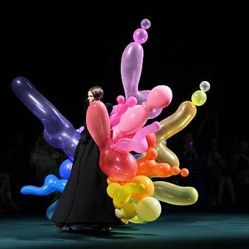 Coréografo baiano assina direção de movimento de desfile de Robert Wun em Paris