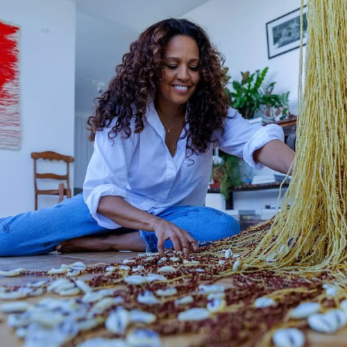 Nádia Taquary é destaque de exposição internacional com arte têxtil