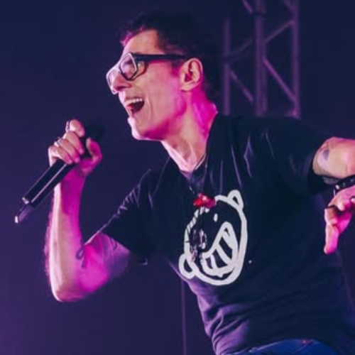 Dinho Ouro Preto faz show no Forum Praia do Forte