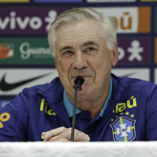 Carlo Ancelotti troca o banco pelo circuito e participa do Carnaval de Salvador com Léo Santana