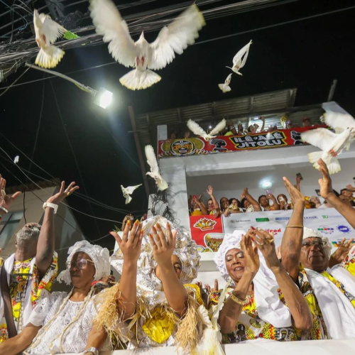 Curuzu lota e Ilê Aiyê reafirma ritual de 52 anos no Carnaval de Salvador