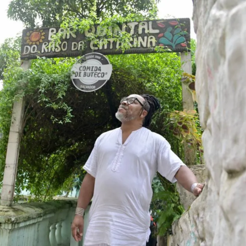 Entre brasa e baiões, um Quintal que virou boteco conquista pela cozinha