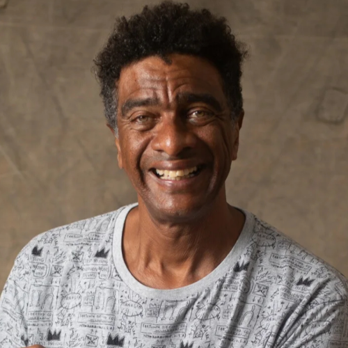 ‘Preto na Neve’: Helio de La Peña retorna a Salvador com espetáculo de humor afiado