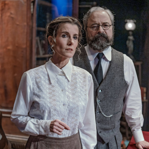 Freud recebe visitante inesperado em espetáculo que chega a Salvador