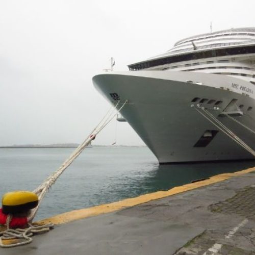 Navio de R$ 2,9 bilhões atraca em Salvador e abre temporada de turismo marítimo na capital