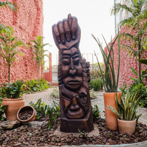 MUNCAB inaugura jardim de esculturas em área externa com exposição sobre Exu