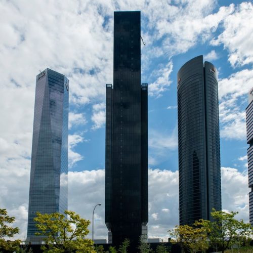 Oportunidade para jovens baianos: IE University abre inscrições para intercâmbio em Madri