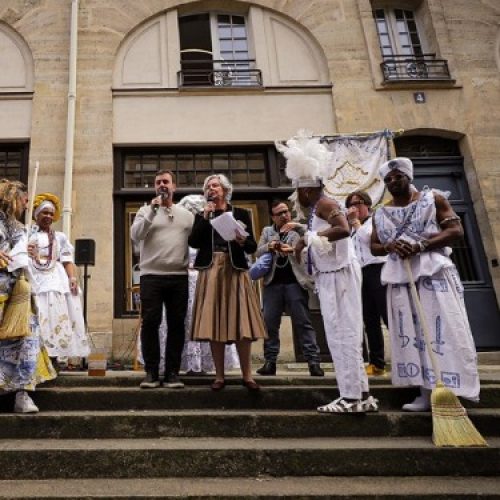 Paris recebe lavagem de escadaria inspirada na Festa do Bonfim